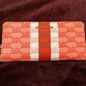 Brand new Michael Kors jet set travel wallet